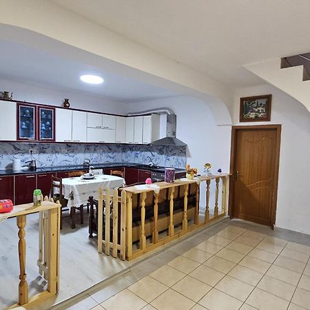Maria Guest House Permet Ngoại thất bức ảnh